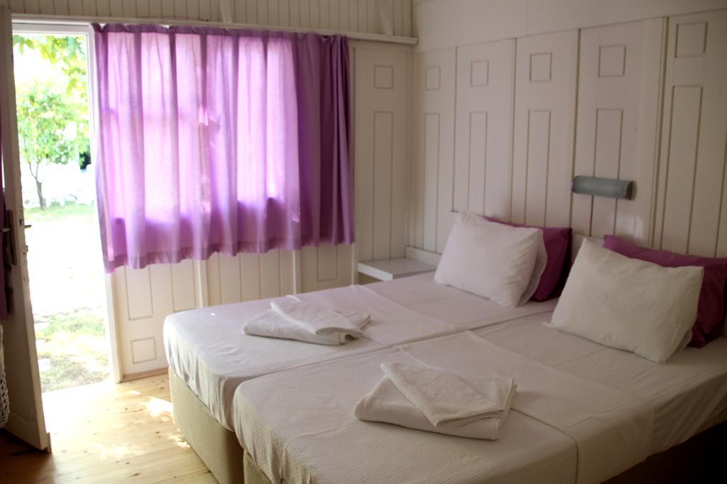 Defne Pension Çıralı Habitación foto