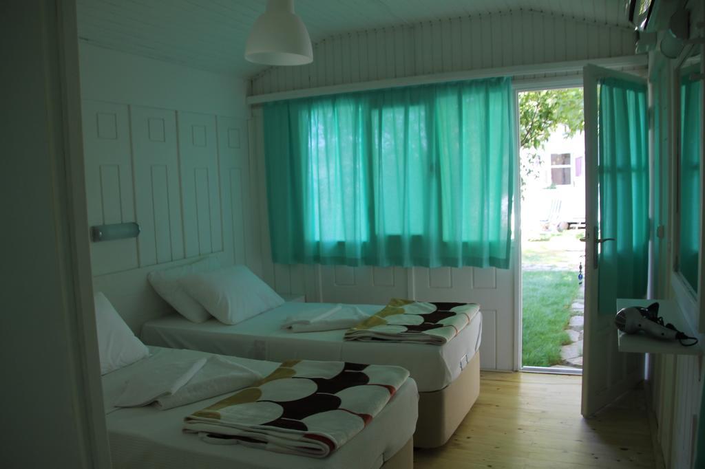 Defne Pension Çıralı Habitación foto