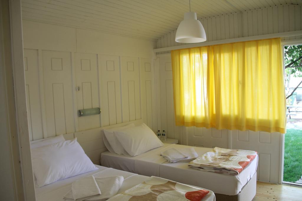 Defne Pension Çıralı Habitación foto